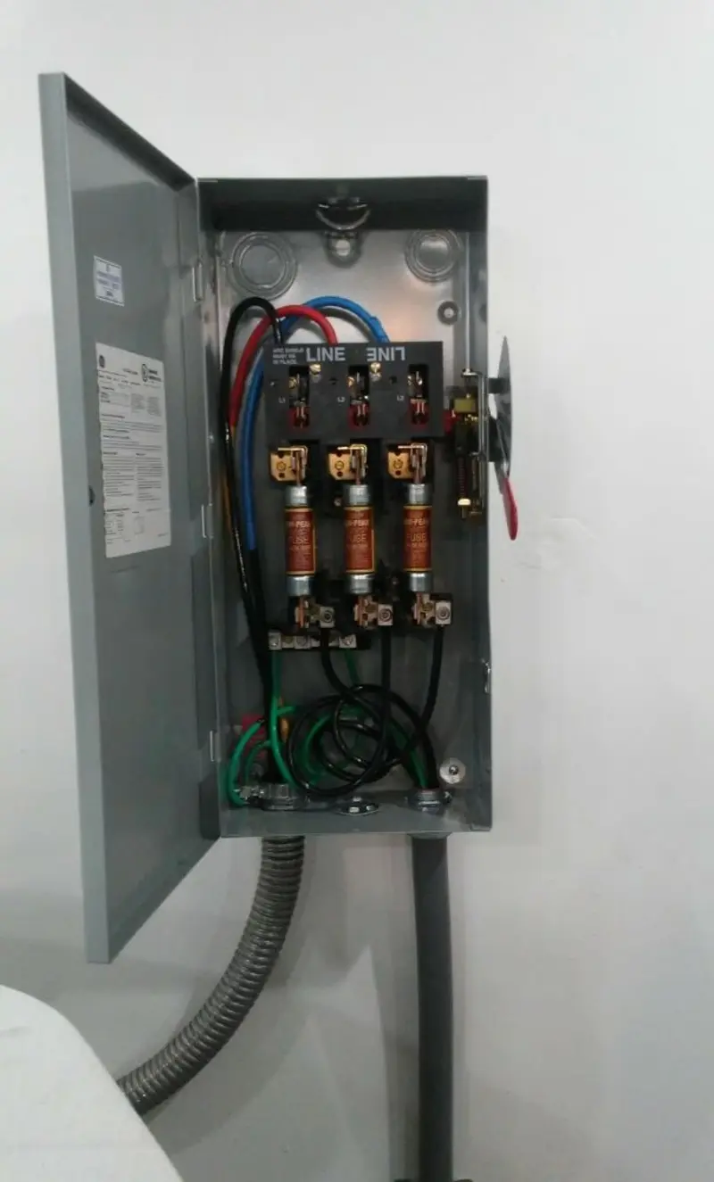 Three-phase disconnect switch installed for Smoke Detector Installation in Jasmine Estates